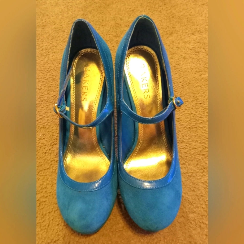 Size 6 1/2 Bakers blue heels